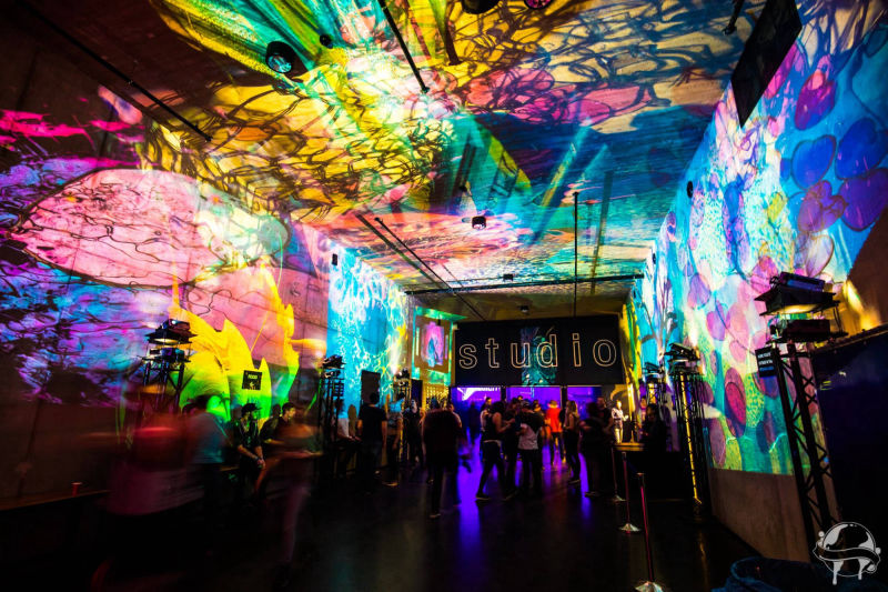 Loveland Live, newyear, Mediahaven, Amsterdam, 2017, judocus, visuals, projections, slidesinmotion