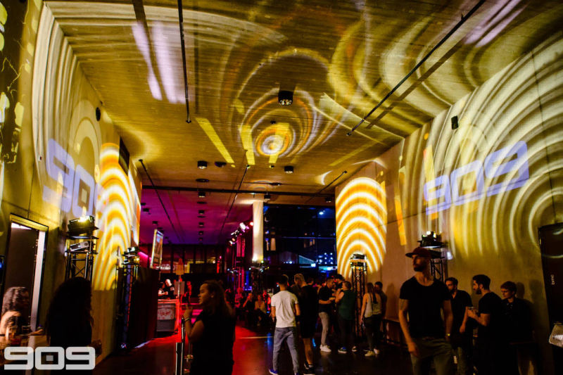 Loveland, 909, mediahaven, ade, 2018, judocus, visuals, projections, slidesinmotion, amsterdam