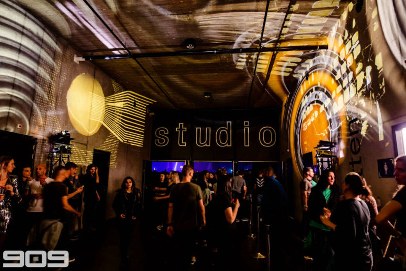 Loveland, 909, mediahaven, ade, 2018, judocus, visuals, projections, slidesinmotion, amsterdam