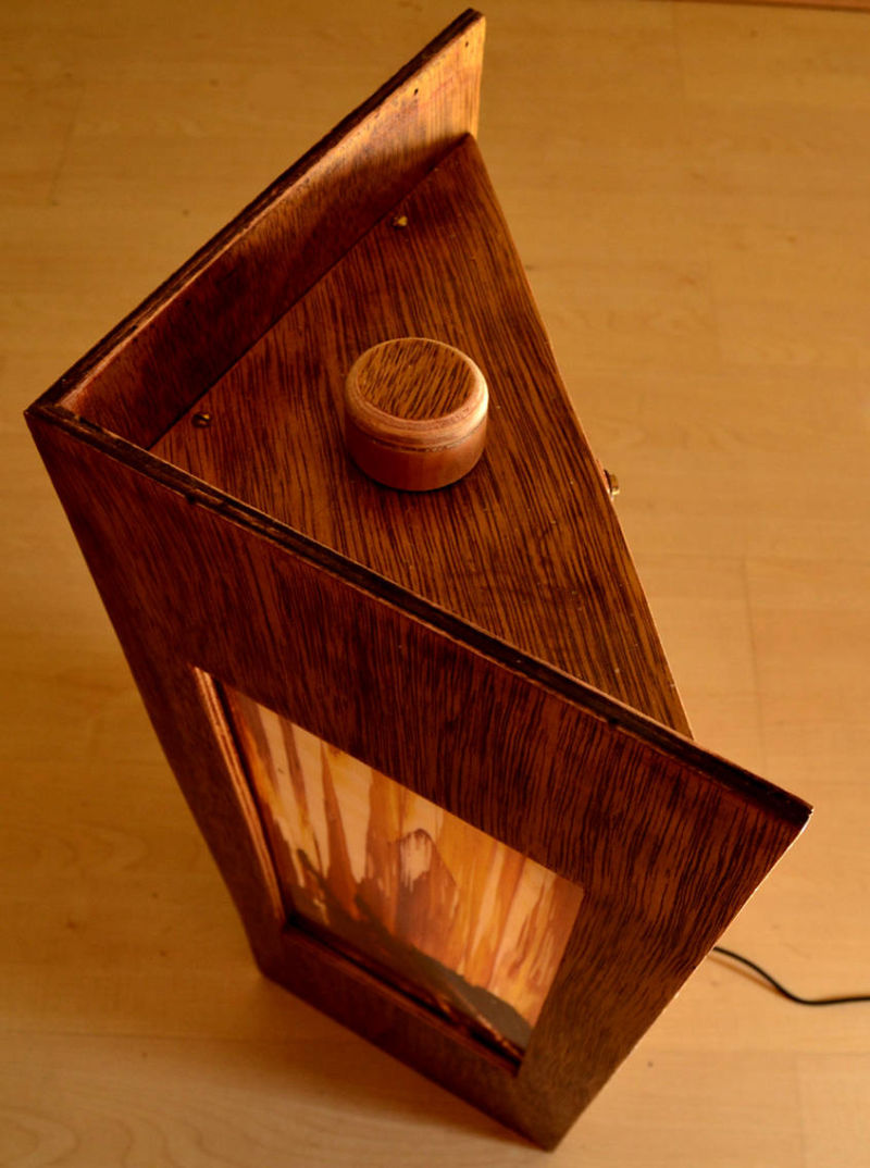 Judocus , lichtobject, lichtsculptuur, LED, RGB, fire, diaprojecties, dia